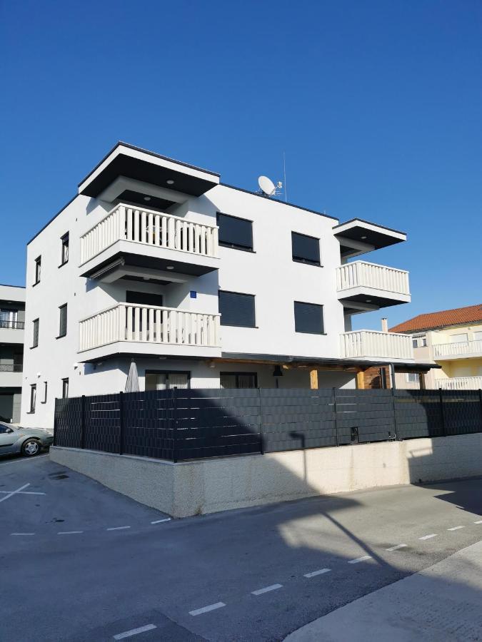 Apartment Misic Trogir Bagian luar foto