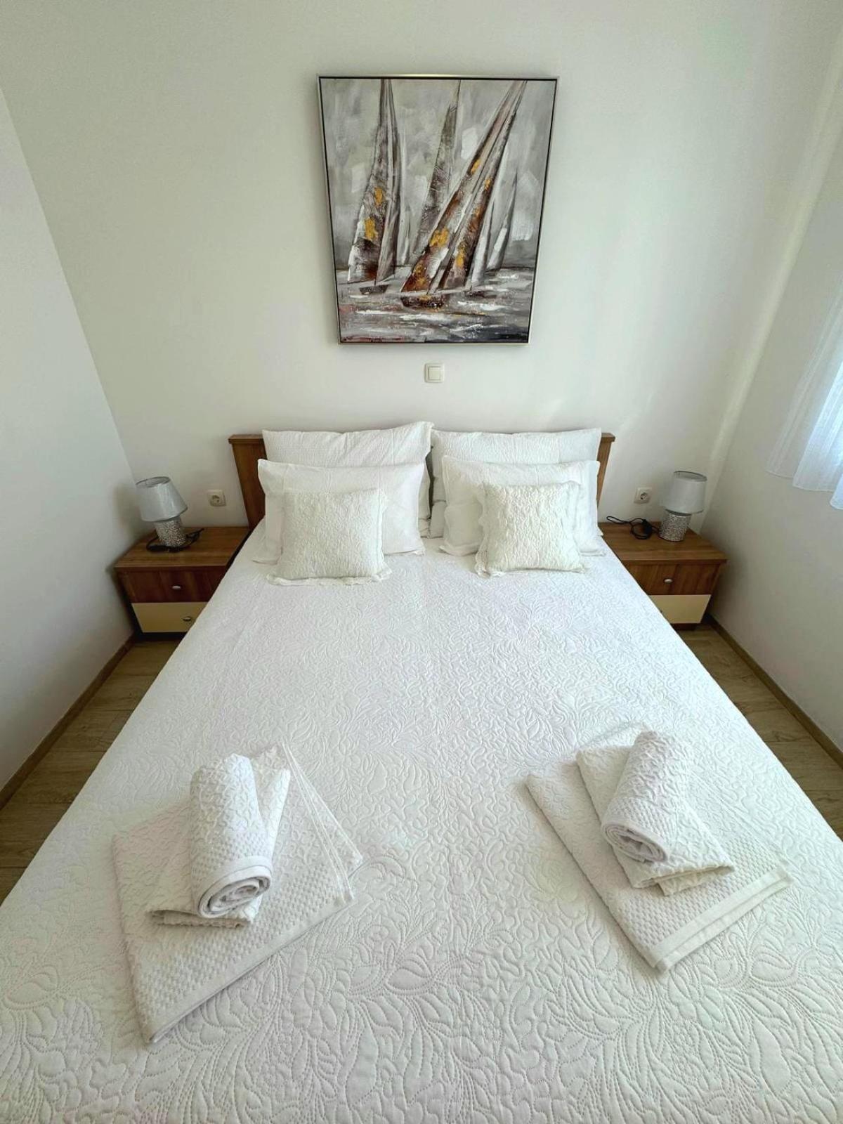 Apartment Misic Trogir Bagian luar foto