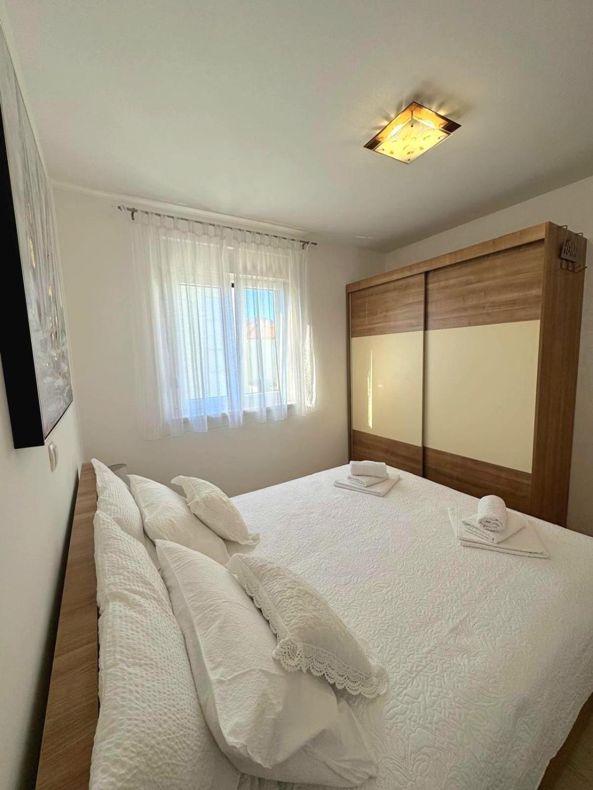 Apartment Misic Trogir Bagian luar foto