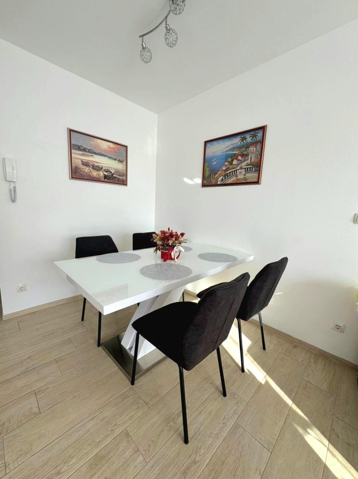 Apartment Misic Trogir Bagian luar foto