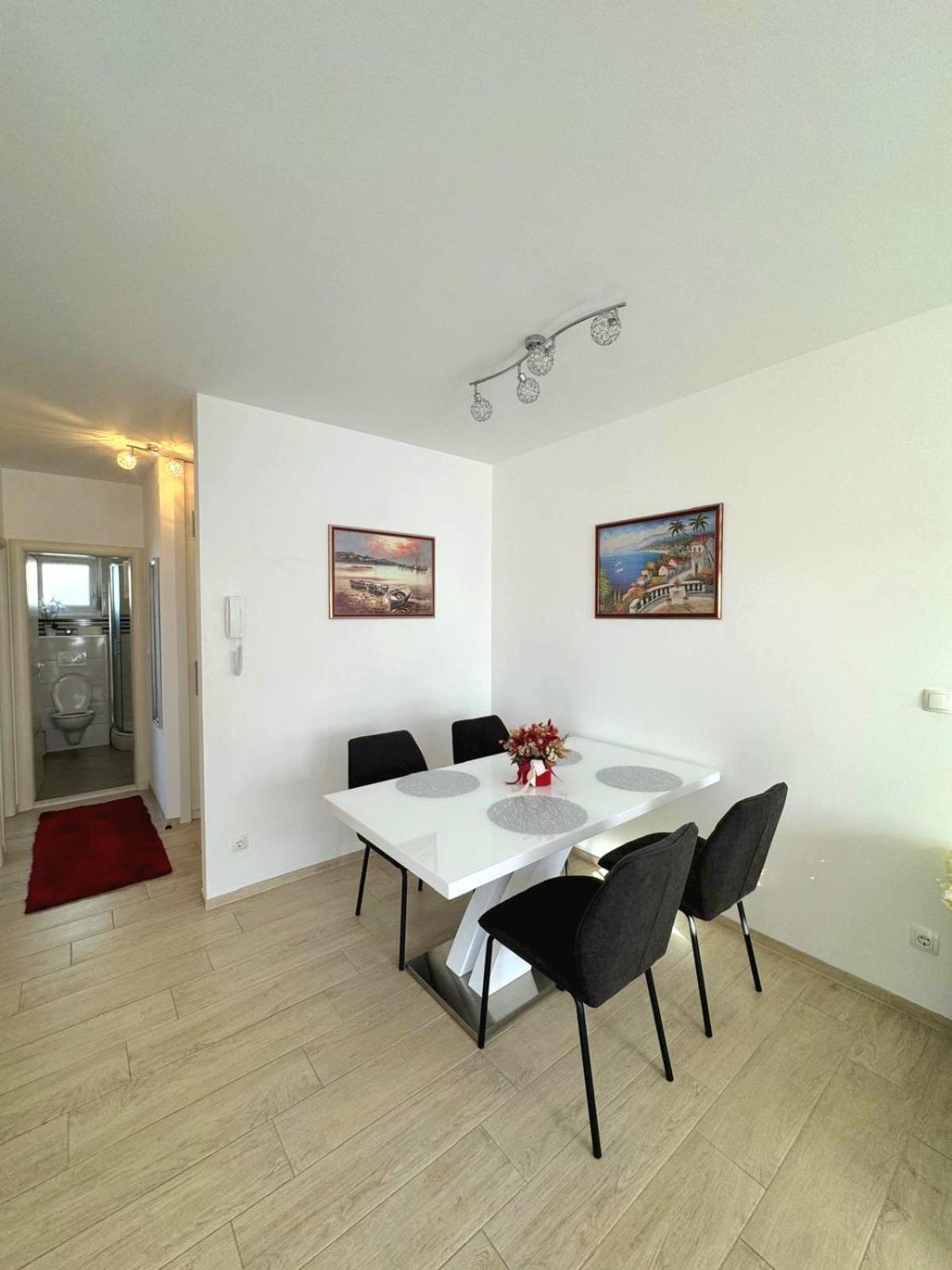 Apartment Misic Trogir Bagian luar foto