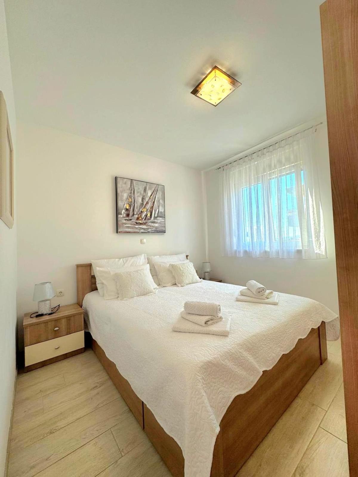Apartment Misic Trogir Bagian luar foto