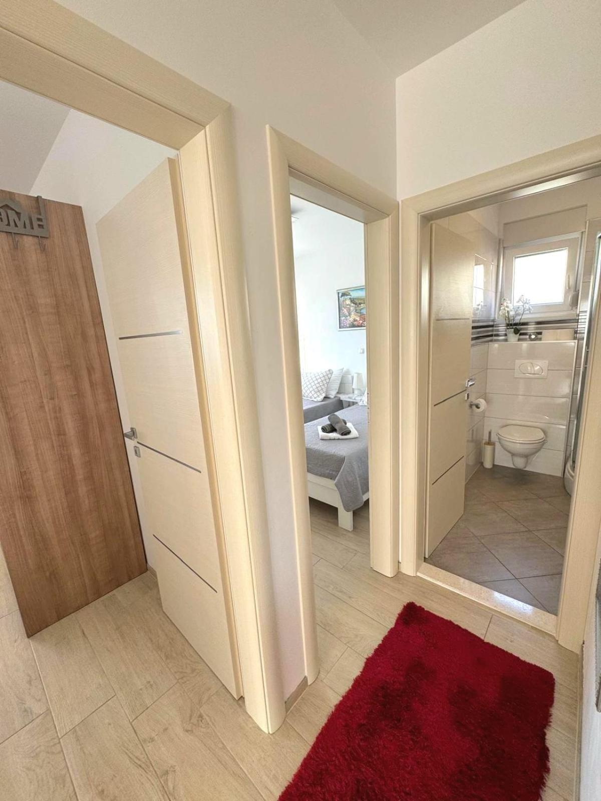 Apartment Misic Trogir Bagian luar foto