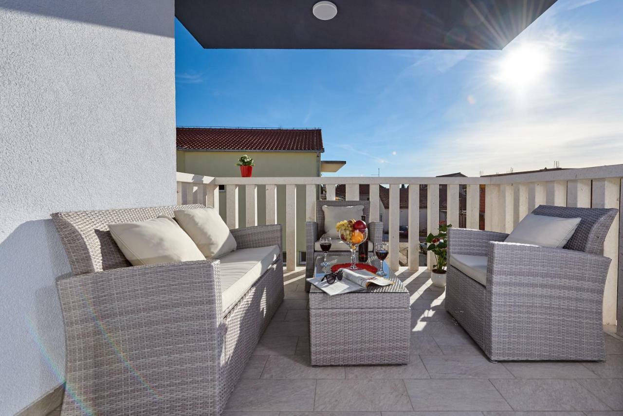 Apartment Misic Trogir Bagian luar foto