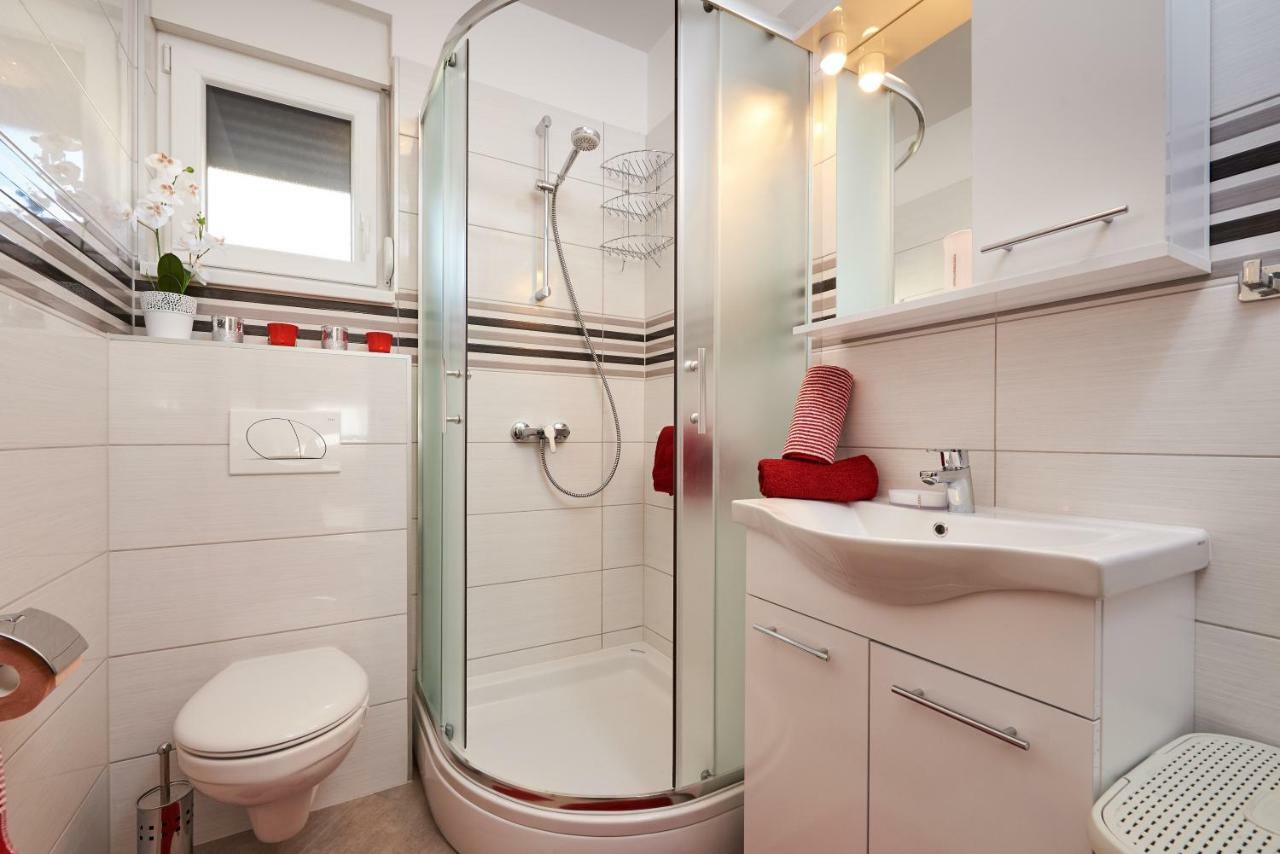Apartment Misic Trogir Bagian luar foto