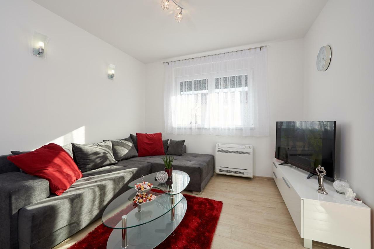 Apartment Misic Trogir Bagian luar foto