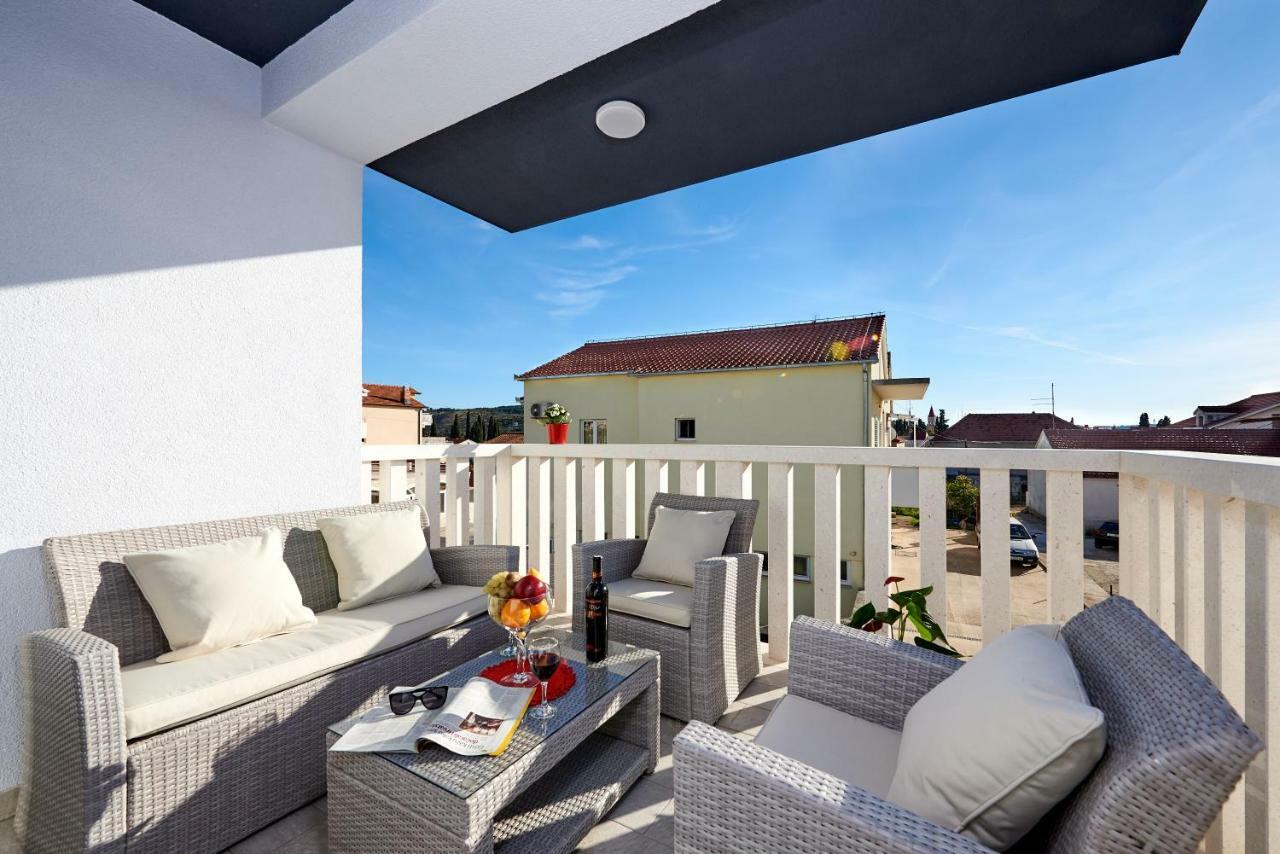 Apartment Misic Trogir Bagian luar foto