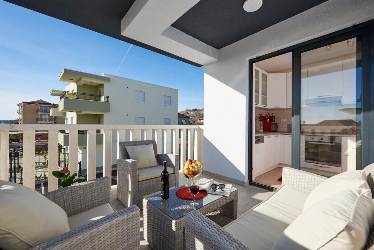 Apartment Misic Trogir Bagian luar foto