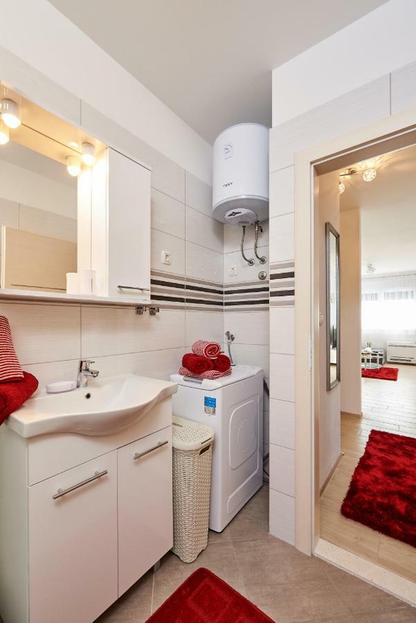 Apartment Misic Trogir Bagian luar foto