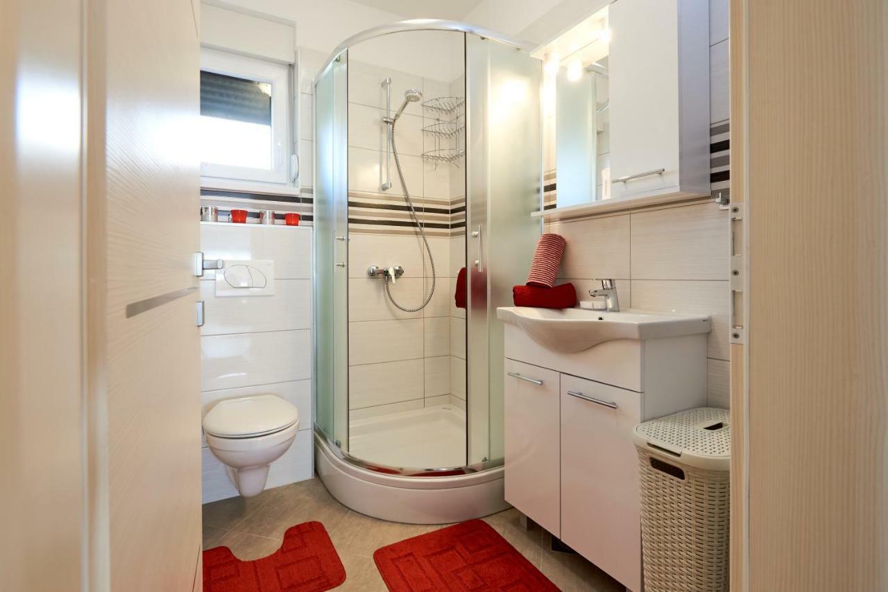 Apartment Misic Trogir Bagian luar foto