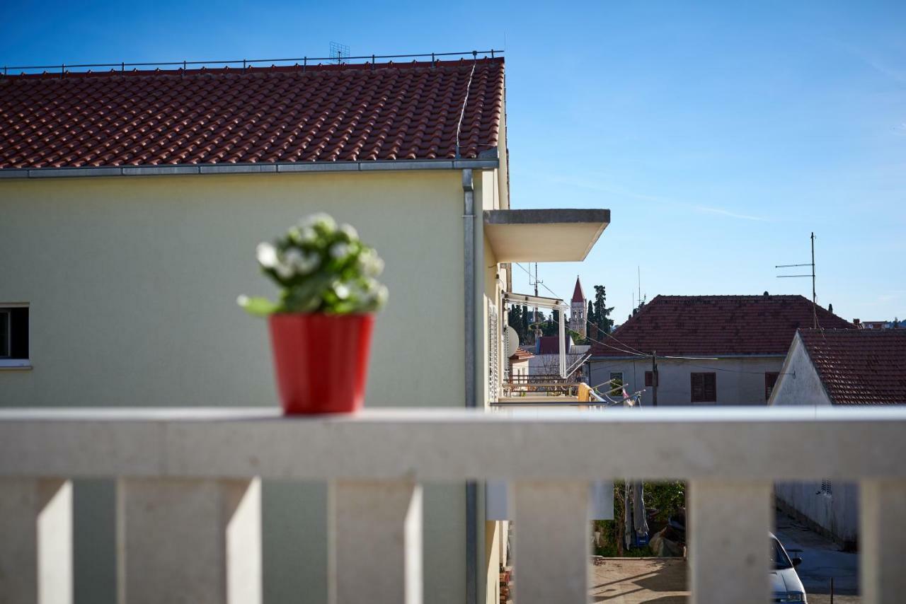 Apartment Misic Trogir Bagian luar foto